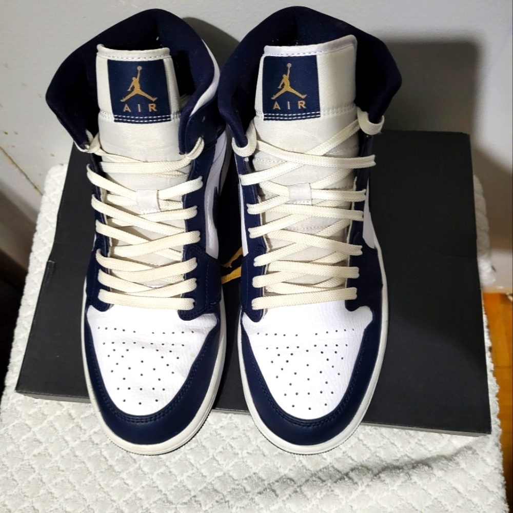 Jordan 1 Mid Obsidian Size 10 Mens